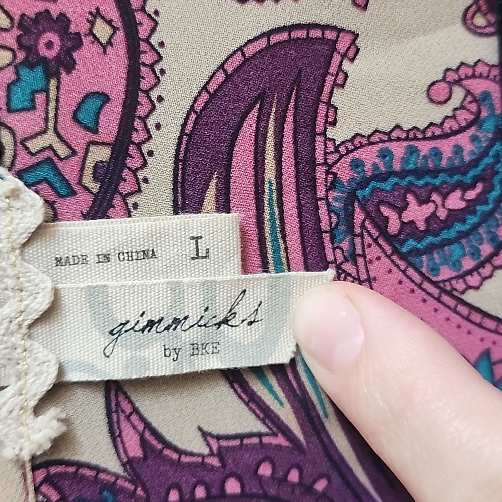 BKE Gimmicks Paisley Kimono in Purple and Pink - Picture 2 of 4